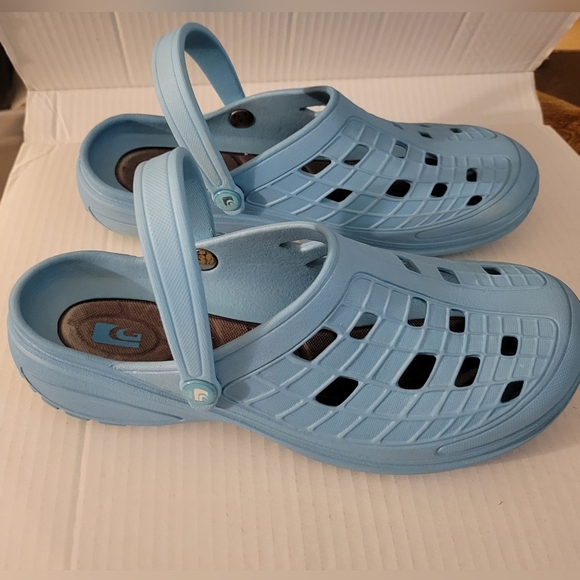 Cloggens Clogs - Picture 2 of 8